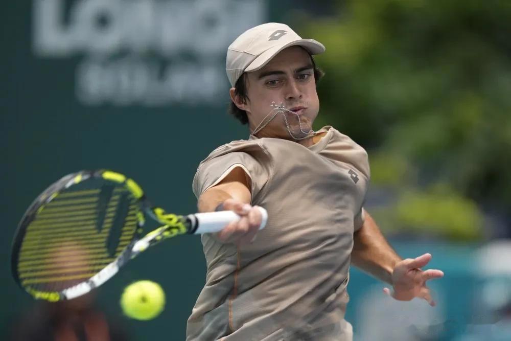 澳大利亚网球队爆冷世界网球队，兹维列夫送出助攻的简单介绍