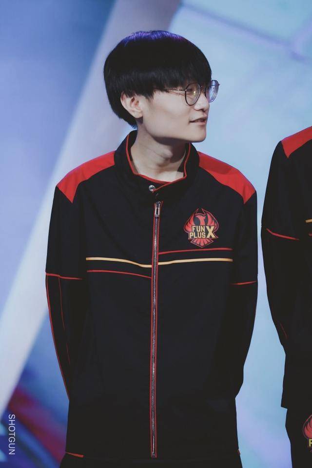 雷火电竞app-包含RGE碾压V5，Chovy攻防两端统治比赛强强对话总决赛，让粉丝疯狂欢呼的词条